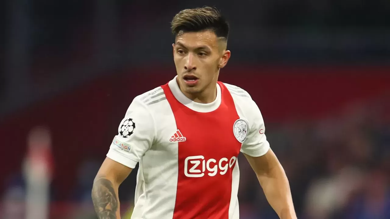 Lisandro Martinez, who is wanted by both Manchester United and Arsenal, tells Ajax that he wants to play in the Premier League